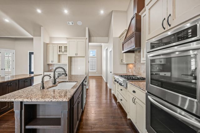 1405 11th Place, Shallowater, TX 79363