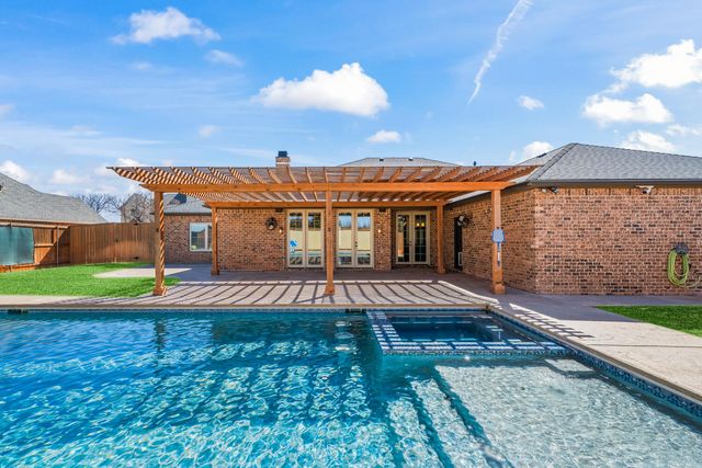 1405 11th Place, Shallowater, TX 79363