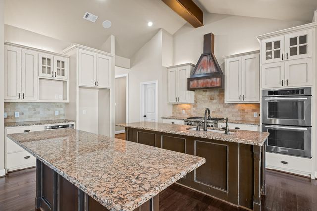 1405 11th Place, Shallowater, TX 79363