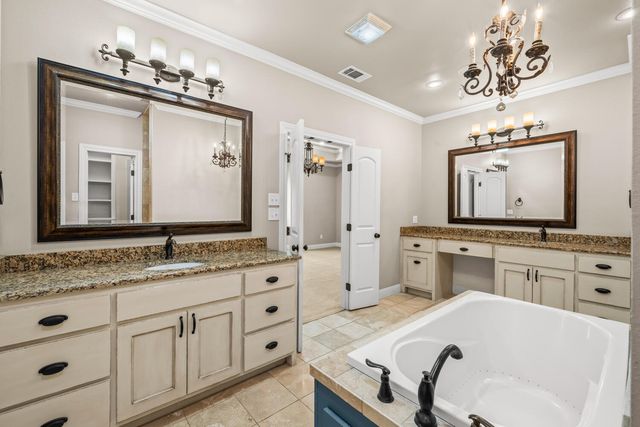 1405 11th Place, Shallowater, TX 79363