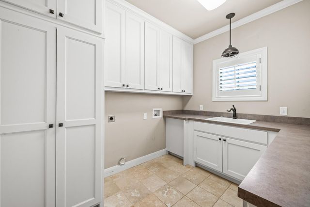 1405 11th Place, Shallowater, TX 79363