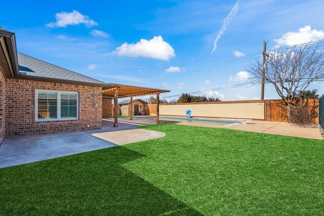 1405 11th Place, Shallowater, TX 79363