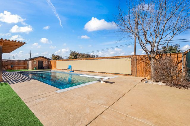 1405 11th Place, Shallowater, TX 79363