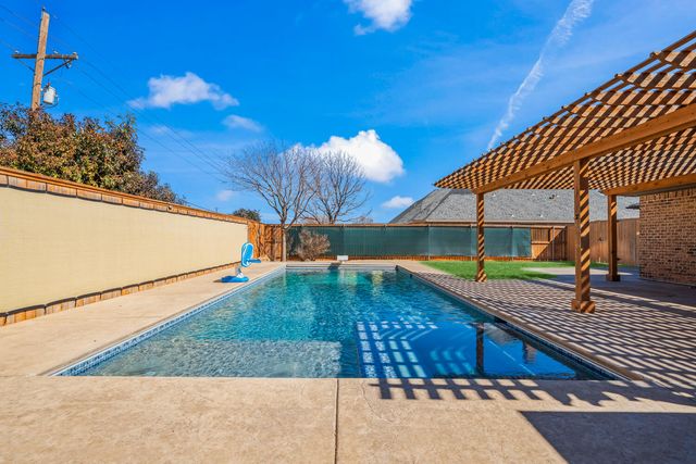 1405 11th Place, Shallowater, TX 79363