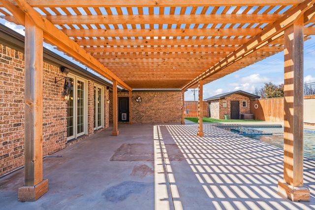 1405 11th Place, Shallowater, TX 79363