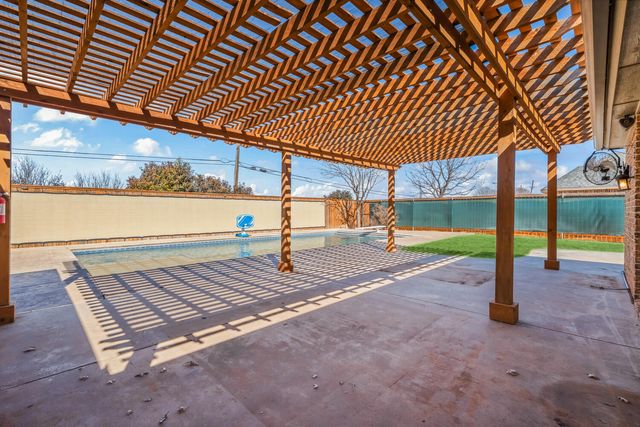 1405 11th Place, Shallowater, TX 79363