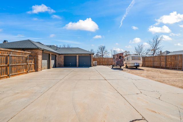 1405 11th Place, Shallowater, TX 79363