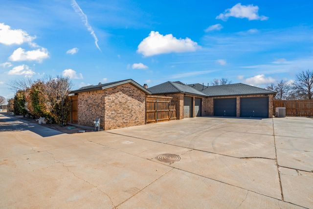 1405 11th Place, Shallowater, TX 79363