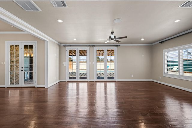 1405 11th Place, Shallowater, TX 79363