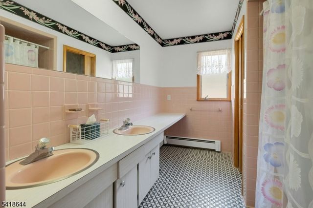 48 Gordon Rd, Roxbury Twp., NJ 07885