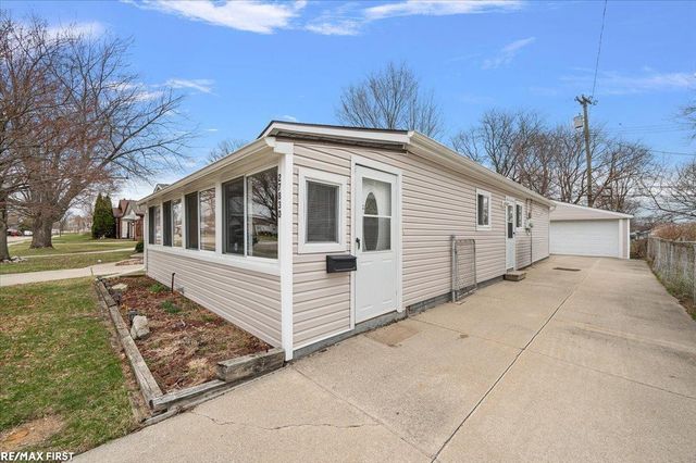 27830 Van Howe Street, Roseville, MI 48066
