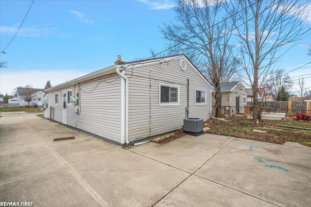 27830 Van Howe Street, Roseville, MI 48066