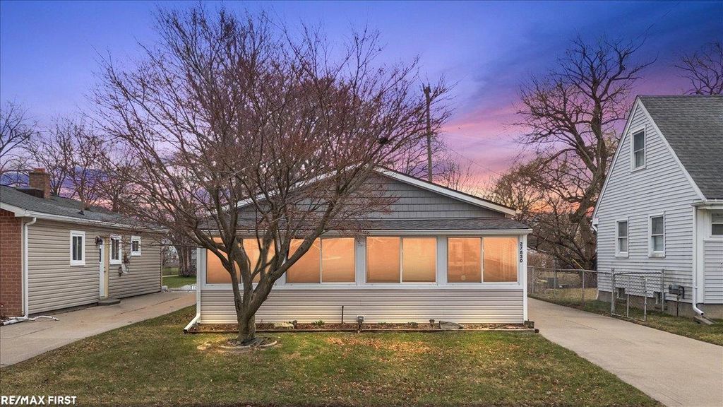 27830 Van Howe Street, Roseville, MI 48066