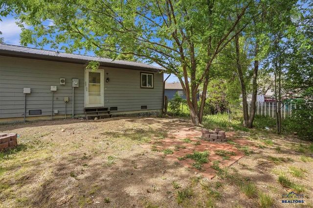 5521 N Pitch Court, Rapid City, SD 57703