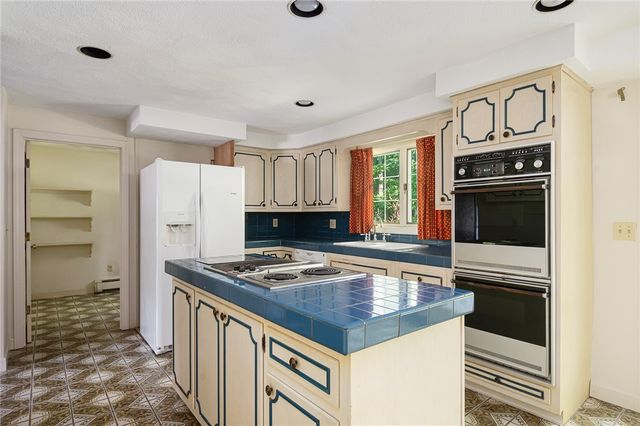 31 Lennon Road, Lincoln, RI 02865