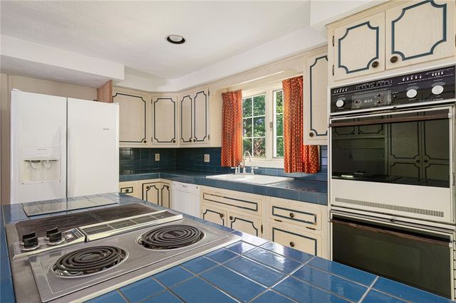 31 Lennon Road, Lincoln, RI 02865