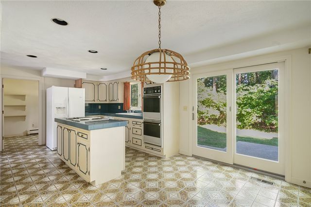31 Lennon Road, Lincoln, RI 02865