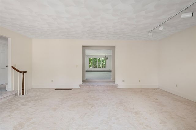 31 Lennon Road, Lincoln, RI 02865