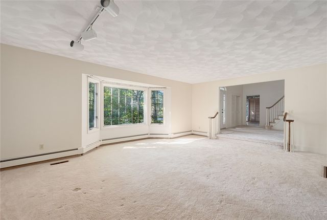31 Lennon Road, Lincoln, RI 02865