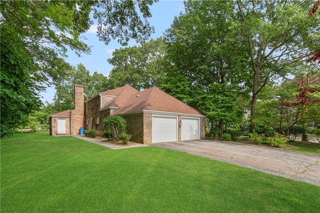 31 Lennon Road, Lincoln, RI 02865