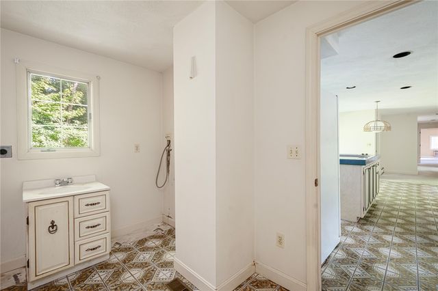 31 Lennon Road, Lincoln, RI 02865