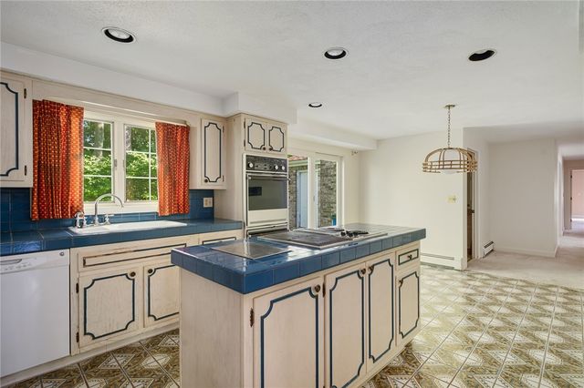31 Lennon Road, Lincoln, RI 02865