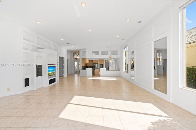 16053 Villa Vizcaya Pl, Delray Beach, FL 33446