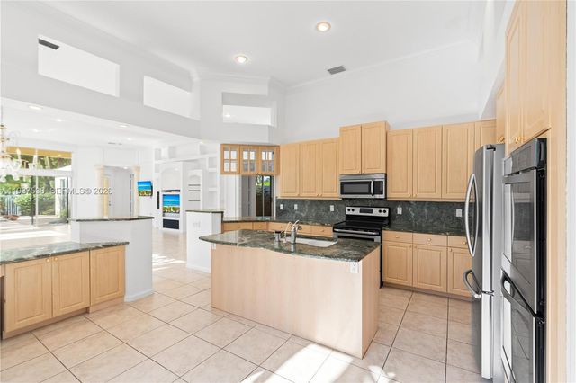 16053 Villa Vizcaya Pl, Delray Beach, FL 33446