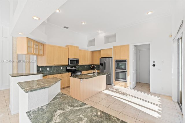 16053 Villa Vizcaya Pl, Delray Beach, FL 33446