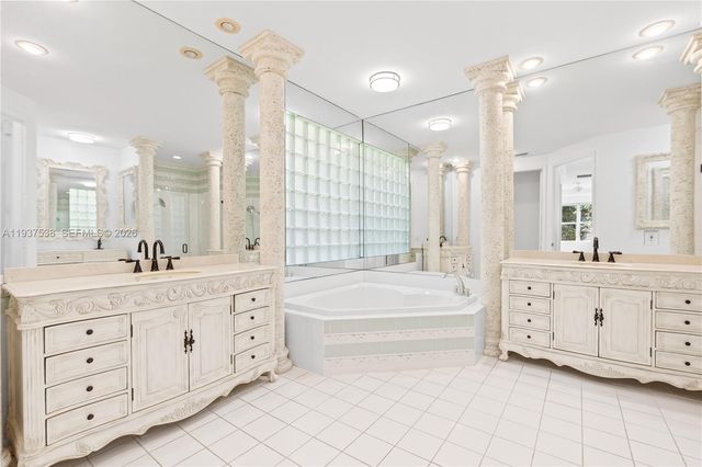 16053 Villa Vizcaya Pl, Delray Beach, FL 33446