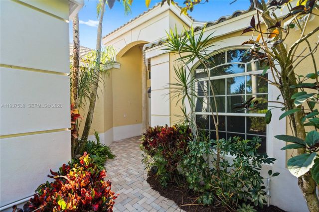 16053 Villa Vizcaya Pl, Delray Beach, FL 33446