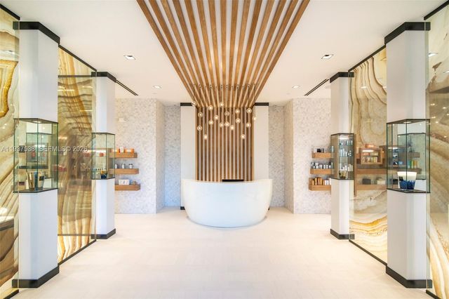 16053 Villa Vizcaya Pl, Delray Beach, FL 33446