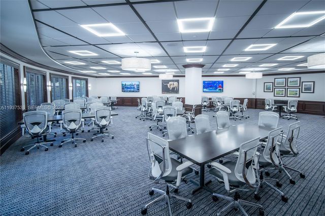 16053 Villa Vizcaya Pl, Delray Beach, FL 33446