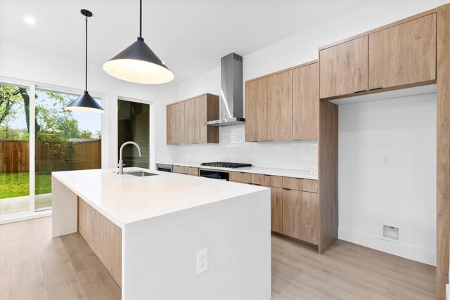 2814 Guymon Street, Dallas, TX 75212