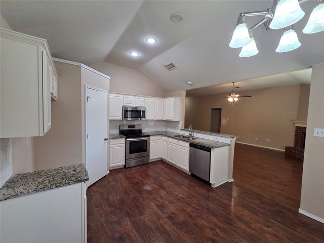 1810 Saint Nevis Drive, Mansfield, TX 76063