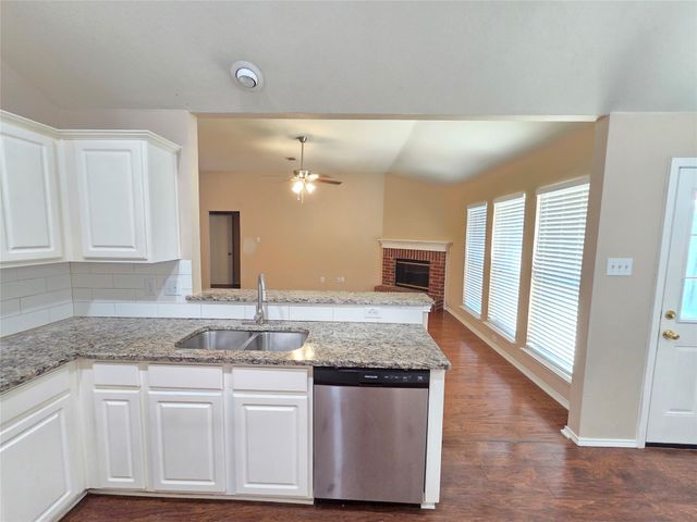 1810 Saint Nevis Drive, Mansfield, TX 76063