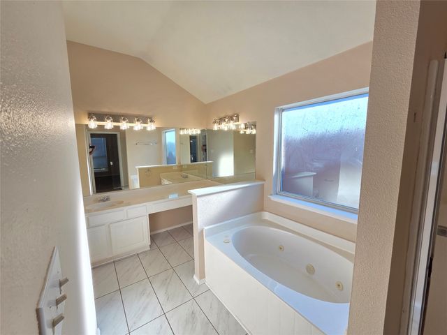 1810 Saint Nevis Drive, Mansfield, TX 76063