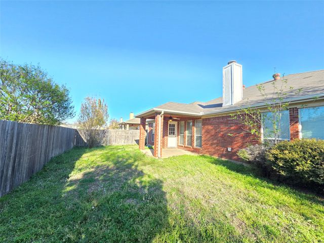 1810 Saint Nevis Drive, Mansfield, TX 76063