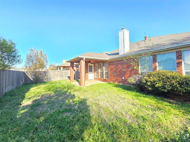 1810 Saint Nevis Drive, Mansfield, TX 76063