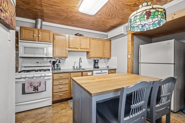 300 CO RD 27100, Honey Grove, TX 75446