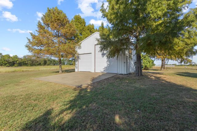 300 CO RD 27100, Honey Grove, TX 75446