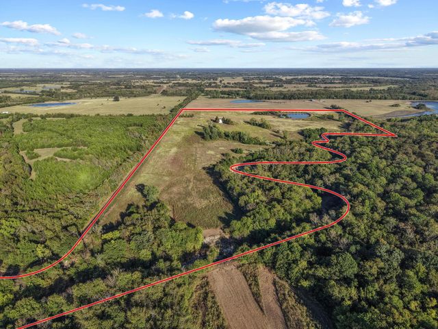 300 CO RD 27100, Honey Grove, TX 75446