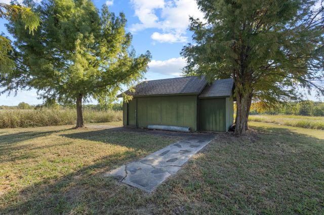 300 CO RD 27100, Honey Grove, TX 75446