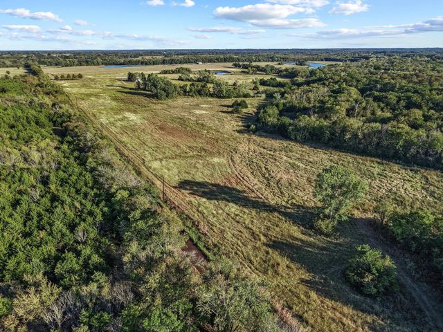 300 CO RD 27100, Honey Grove, TX 75446