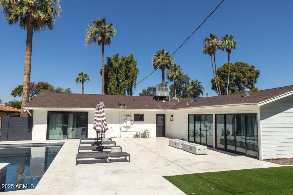 Image 4 of property listing at 5323 N 6TH Street, Phoenix, AZ 85012