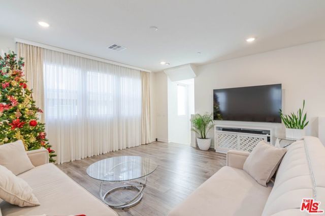 12807 N Watt Lane D, Sylmar (los Angeles), CA 91342