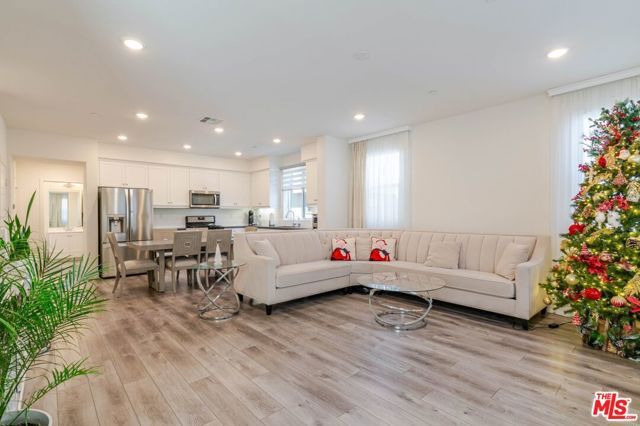 12807 N Watt Lane D, Sylmar (los Angeles), CA 91342