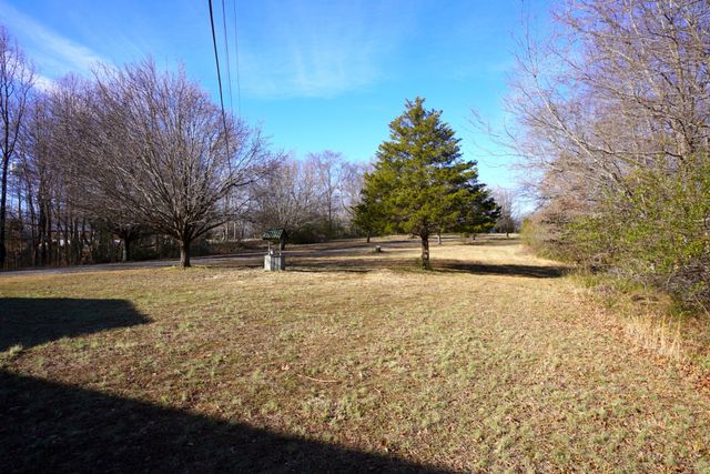 664 Old Dry Hollow Rd, Vanleer, TN 37181
