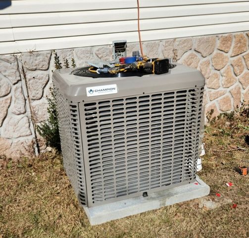 664 Old Dry Hollow Rd, Vanleer, TN 37181