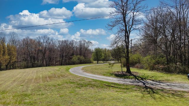 664 Old Dry Hollow Rd, Vanleer, TN 37181